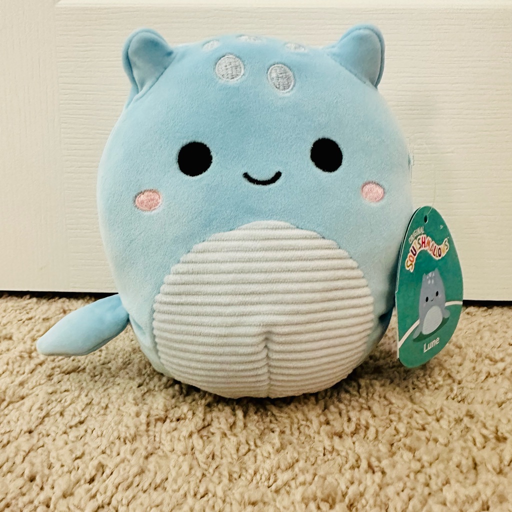 Squishmallow Lune